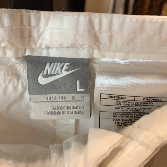 Nike white shorts size large 12-14 - Picture 4 of 5